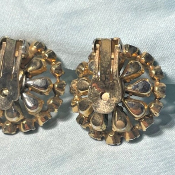 Vintage Light Green Rhinestone brooch & Clip On Earrings - Glass Stone Flower - Picture 6 of 6